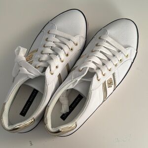 Tommy Hilfiger Women's White and Gold Sneakers